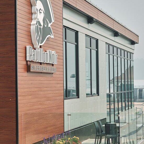 Pavillon Noir - Microbrasserie - Burgers, Sandwiches Restaurants in Quebec