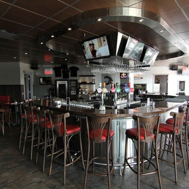 Au Pavillon Noir Restaurant