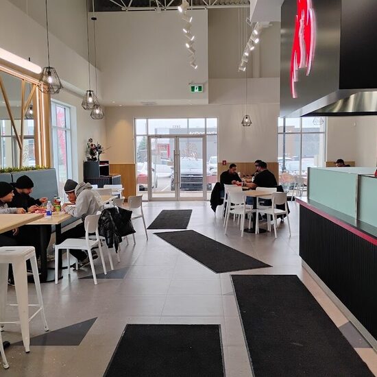 Poulet Rouge - Restaurants Entrée accessible aux fauteuils roulants de Duvernay