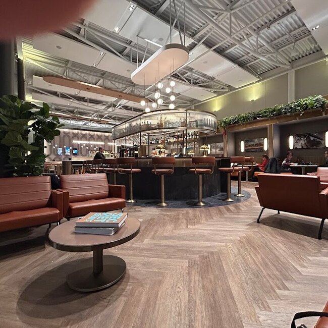 Aspire AMEX Salon/Lounge - Restaurants pr&egrave;s de: H9S2A5