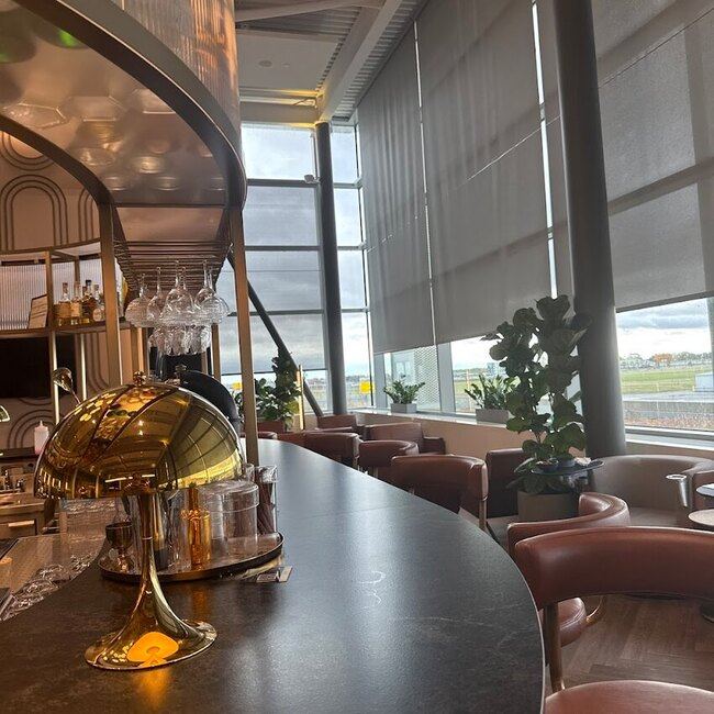 Aspire AMEX Salon/Lounge - Resto-Bars Ouest-de-l'&Icirc;le