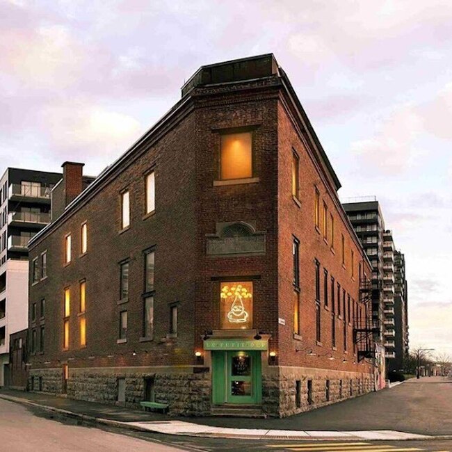 Le Loft Caf&eacute;-Coworking - Restaurants pr&egrave;s de: H3C2B2