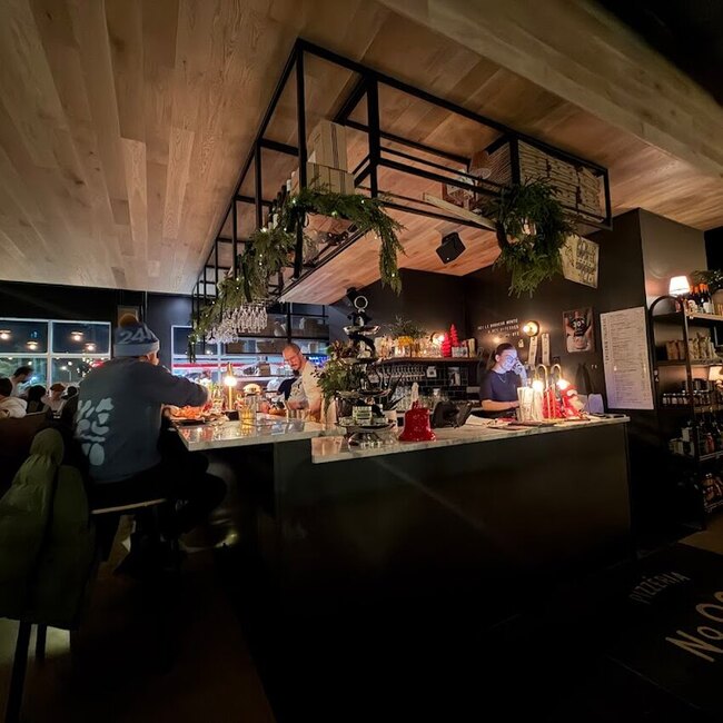 Pizz&eacute;ria NO.900 - Restaurants in Mont-Tremblant