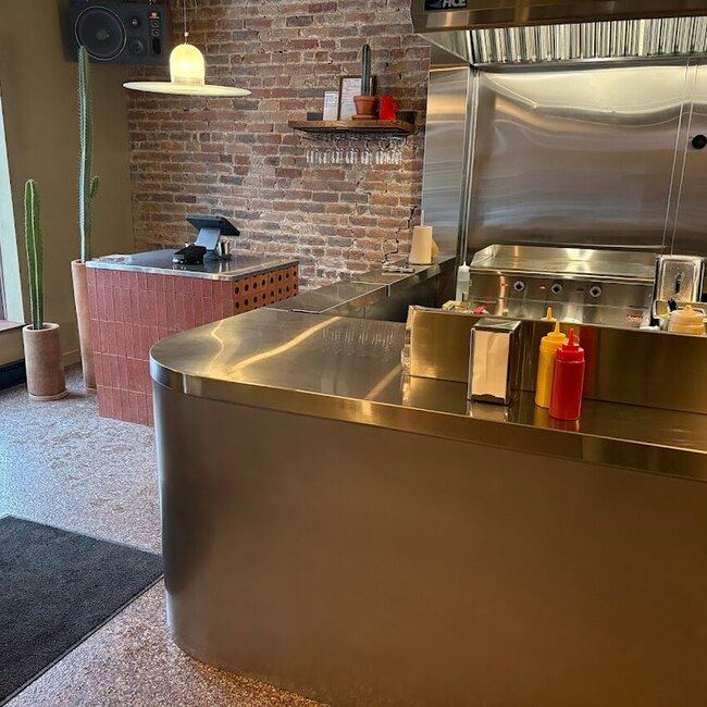 Bāgā - Restaurants pr&egrave;s de: H2V1T5