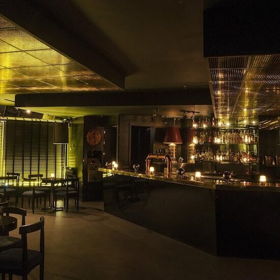 Bar Datcha - Restaurants Hawaiens, Bars de Montréal