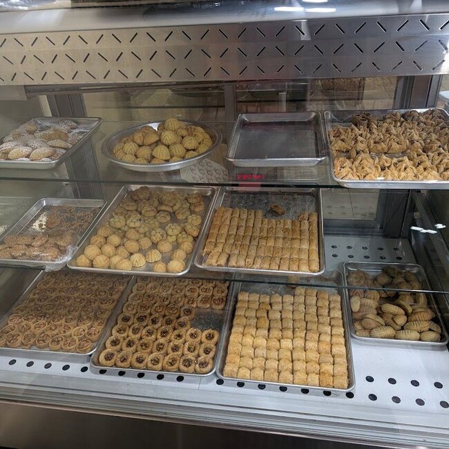 P&acirc;tisserie Halwanji - Restaurants pr&egrave;s de: H7X3C1