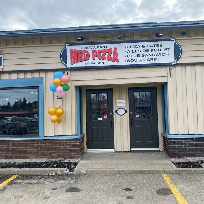 Med Pizza - Chicken Wings, Poutine Restaurants Near: J8B2N2