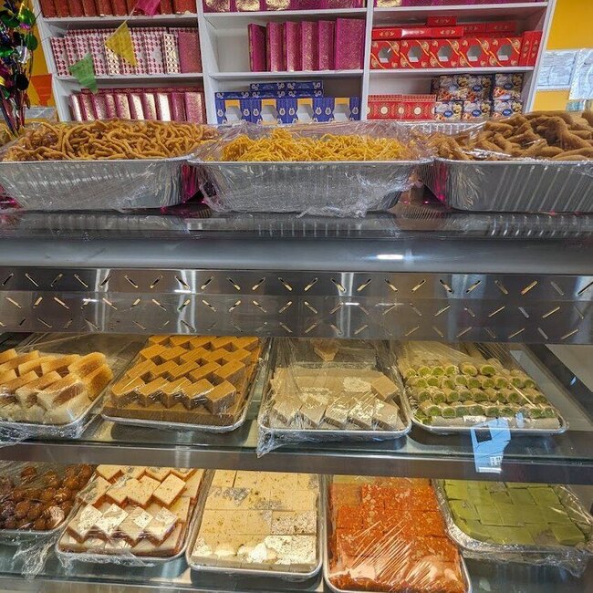 Sucreries et Collations Kirat - Restaurants pr&egrave;s de: H4J1C8