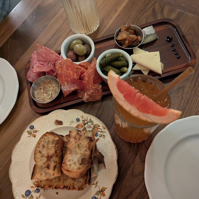 Le P'tit Bélanger - Restaurants près de: H2R2P4