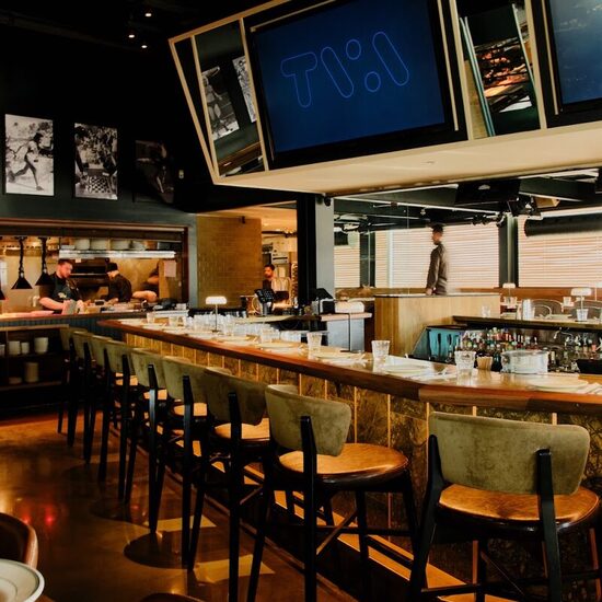 Willie's Barbeque - Good For Groups Restaurants in Laval