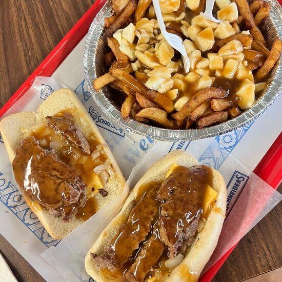 Restaurant La Pataterie - Poutine, Sandwiches Restaurants in Montreal