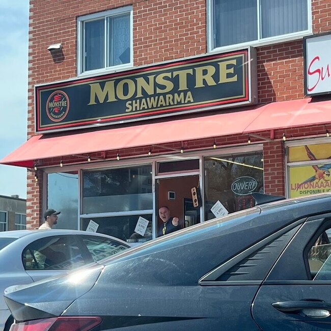 Monstre Shawarma Pont Viau, Laval : Menu, Avis & Réservation (2026)