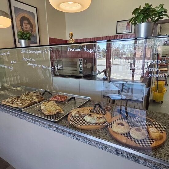 Café Malocchio - Pizza, Poutine Restaurants in Blainville