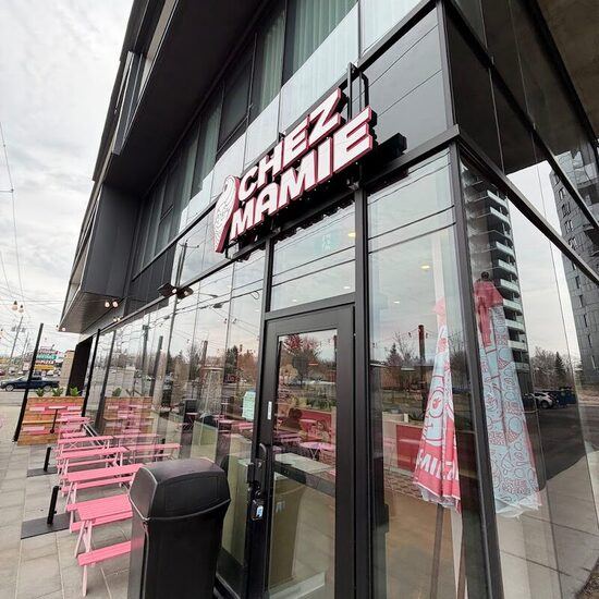 Crémerie Chez Mamie - Restaurants Entrée accessible aux fauteuils roulants de la Rive-Sud (Québec)