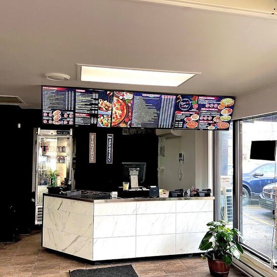 Ozias Pizza - Poutine in Otterburn Park