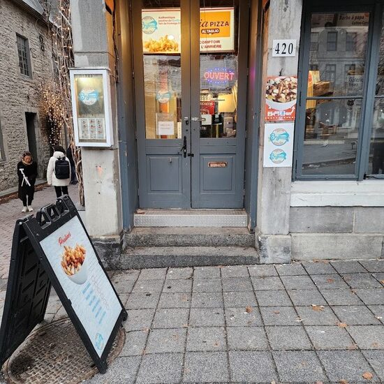 Poutine Bergeron Cantine - Poutine in Old Montreal