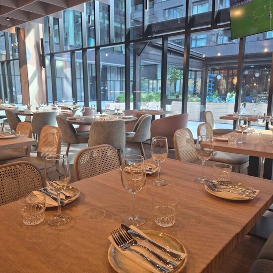 Beverly Bar+Grill - Restaurants in Montreal