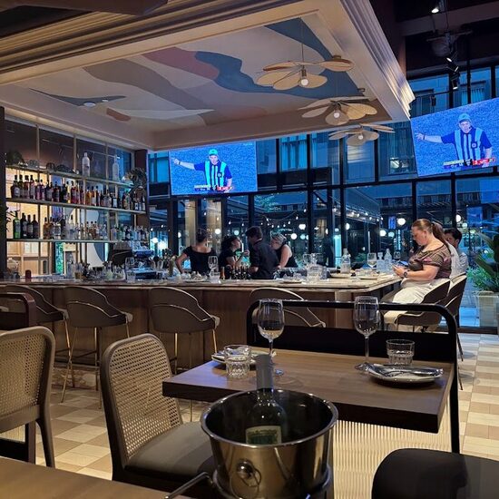 Beverly Bar+Grill - Restaurants in Montreal