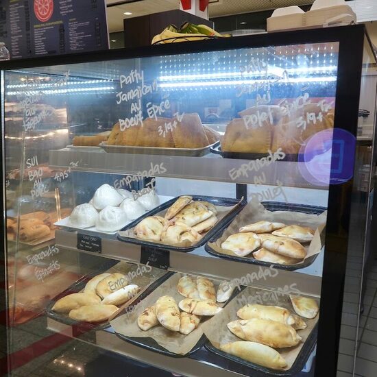 Café Décarie - Pastries in Côte-Saint-Luc