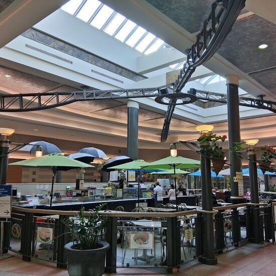 Bistro Cavendish - BBQ, Poutine, Breakfast Restaurants in Montreal