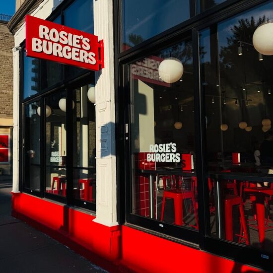 Rosie's Burgers - Restaurants pr&egrave;s de: H3G1Z7