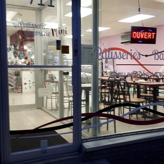 Les Pâtisseries et Crèmerie Mini - Restaurants in Montreal