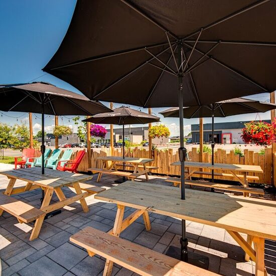 L'Ironie du 13 - BBQ, Grill, Burgers, Rotisseries, Salads Restaurants in Quebec