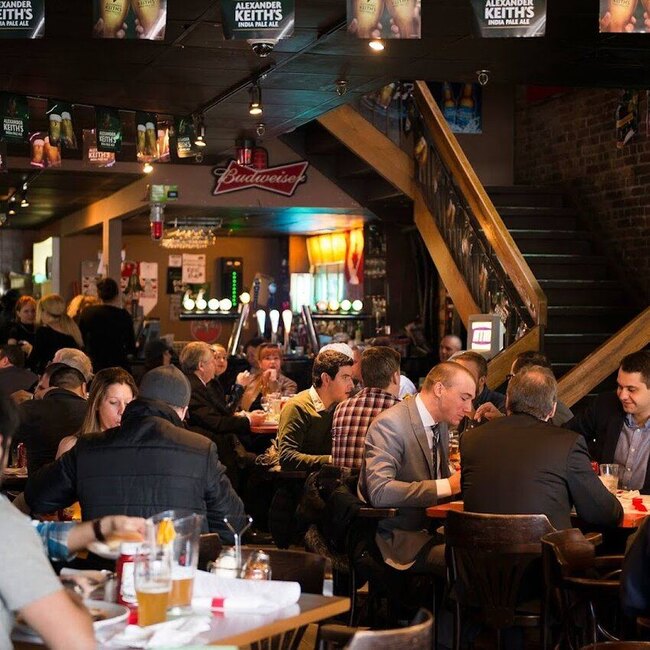 Peel Pub - Sports Bar/Bar Sportif - American, Poutine, Fried Chicken Restaurants Near: H3B4E8