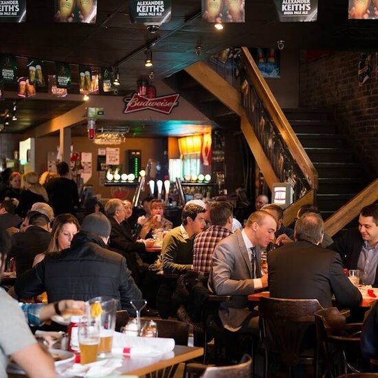 Peel Pub - Sports Bar/Bar Sportif - Pasta, Bars Restaurants in Montreal