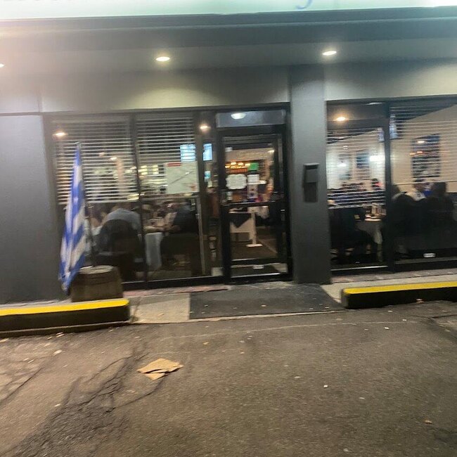 Tripolis - Restaurants Grecs, Fish & Chips de Montr&eacute;al