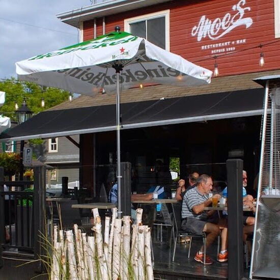 MOE'S RESTAURANT & BAR - Restaurants Fruits de mer/Poissons de Saint-Sauveur