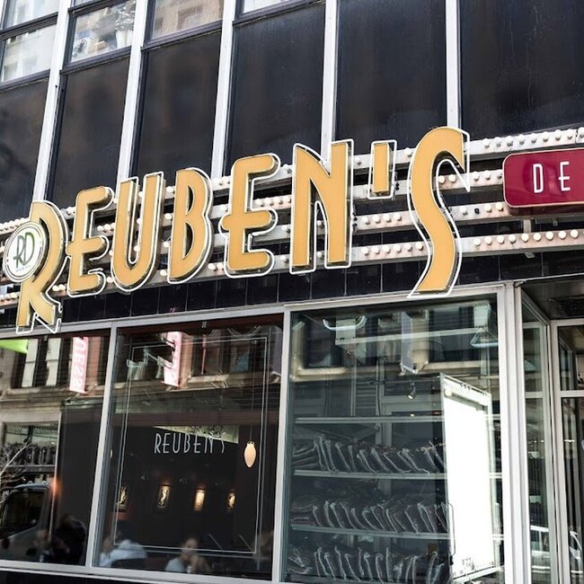 Reuben's Deli & Steakhouse - Restaurants Barbecue-BBQs près de: H3C2B2