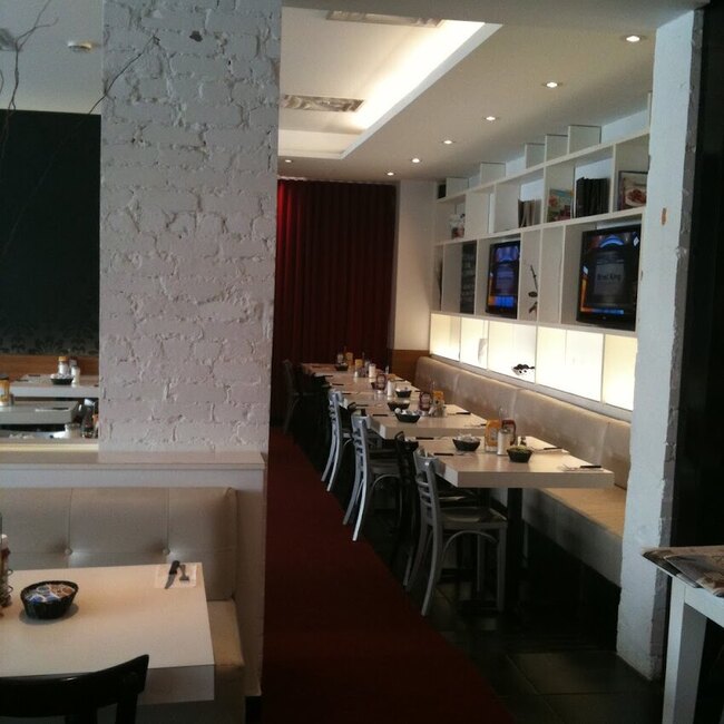 B & M Restaurant - BBQ, Poutine Restaurants Near: H2W2E2