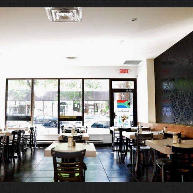 B & M Restaurant - Fried Chicken, Poutine, Bubble Tea Restaurants Near: H2V4E7