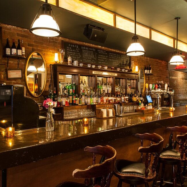 Bar Le Sparrow - BBQ, Bagels, Bubble Tea, Poutine Restaurants Near: H2V4E8