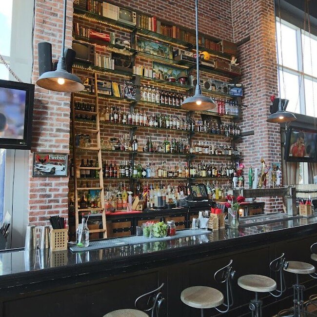 La Belle & La Boeuf - Burger Bar - Poutine, Delis Restaurants in Laval