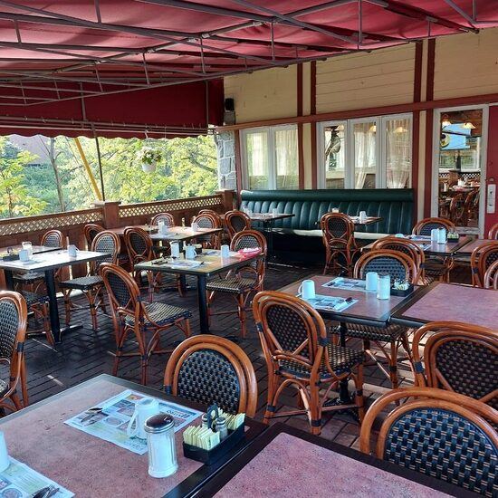 Le Coq Chantant - Restaurants in Montreal