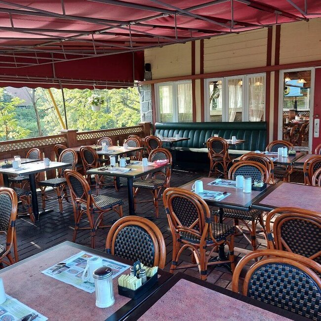Le Coq Chantant - Restaurants in Laurentians (North Shore)