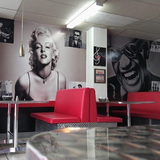 Retro Pizza - Restaurants in Montreal