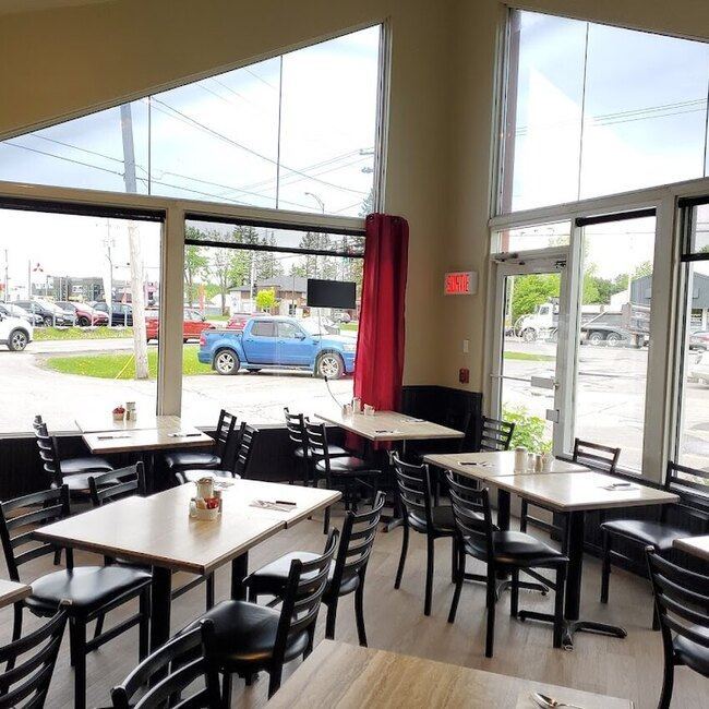 L'Etoile 131 - Notre-Dame-des-Prairies Open Lunch Restaurants