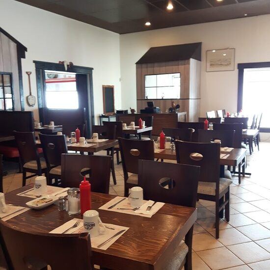 Au Champ Du Coq - BBQ, Poutine, Breakfast Restaurants in Montreal
