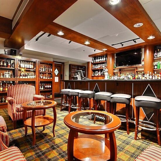 McMasters Scotch Bar - Poutine, Grill Restaurants in Montreal