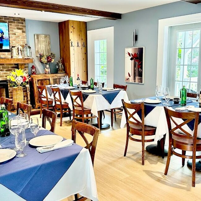 Delos Resto-Bar - Restaurants pr&egrave;s de: J7V4X3