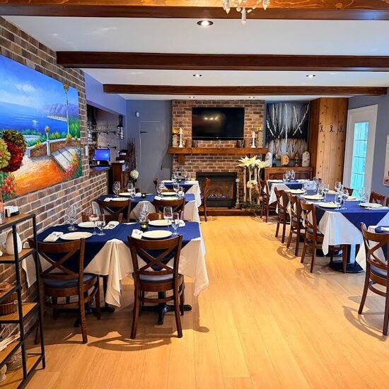 Delos Resto-Bar - Restaurants in Montreal