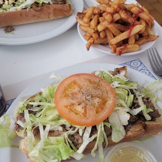 Chez Pierrot le Roi du Sous-Marin - Restaurants pr&egrave;s de: J7K3B5