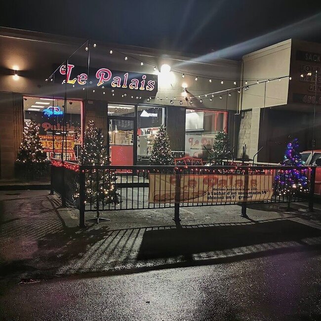 Le Palais - Poutine, BBQ Restaurants in Longueuil
