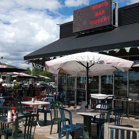 Resto-Bar Bouchard - Poutine, Pastries Restaurants in Montreal