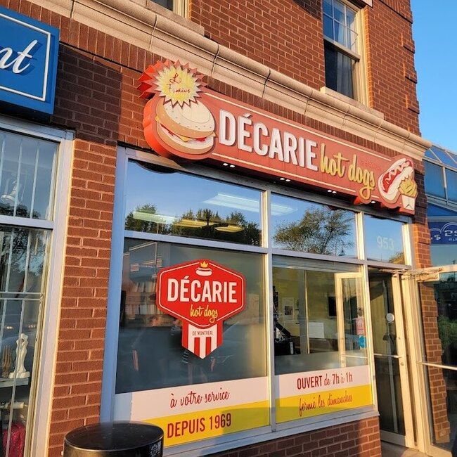 D&eacute;carie Hot Dog - Restaurants Ouverts le matin Ville Saint-Laurent
