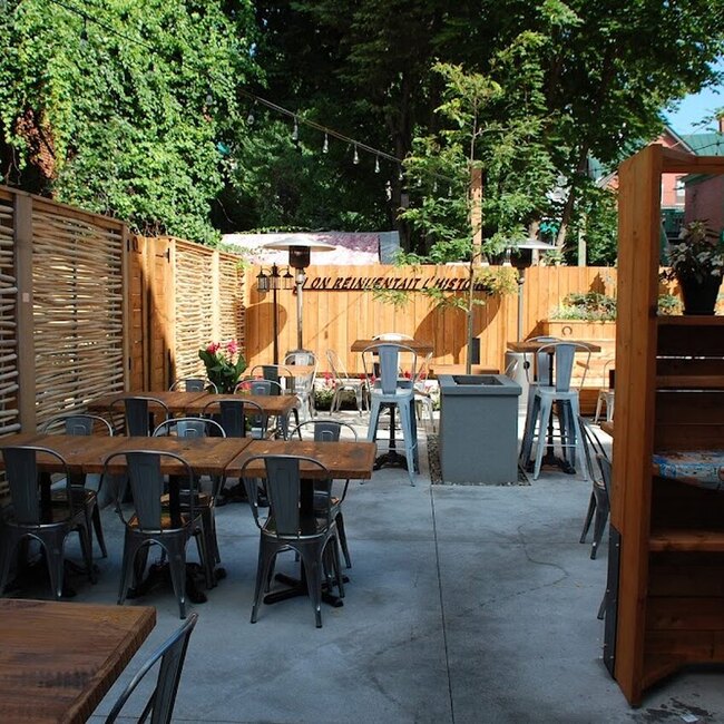 Restaurant L'Espi&egrave;gle - Restaurants pr&egrave;s de: J2S3V7