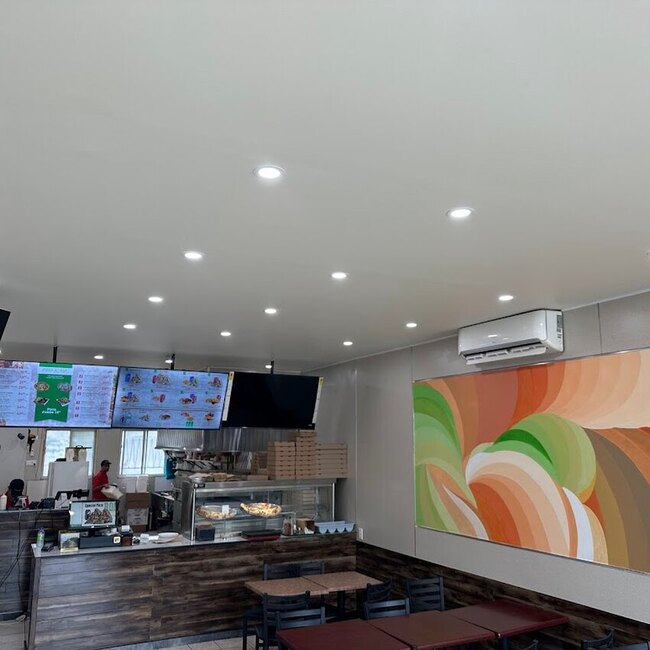 Pizza Roma - Restaurants in Villeray-Saint-Michel